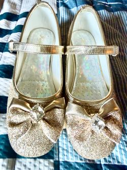 Big Girls Size 1 Gold Glitter MaryJane Shoes w/Bows