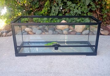Reptile Tank Front Doors Open Out includes Temperature Gauge No Lid 30 1/4" W X 12 1/4" D 12 1/2" T Excellent Condition