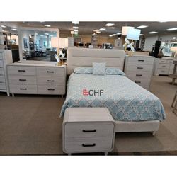 4 Piece Queen  / King Size Bedroom Set  ( Included Bed Frame ,Dresser, Mirror, Nightstand )