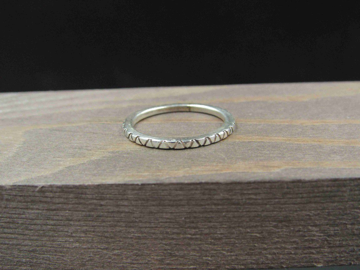 Size 7 Sterling Silver Thin Triangle Pattern Band Ring Vintage Statement Engagement Wedding Promise Anniversary Bridal Cocktail