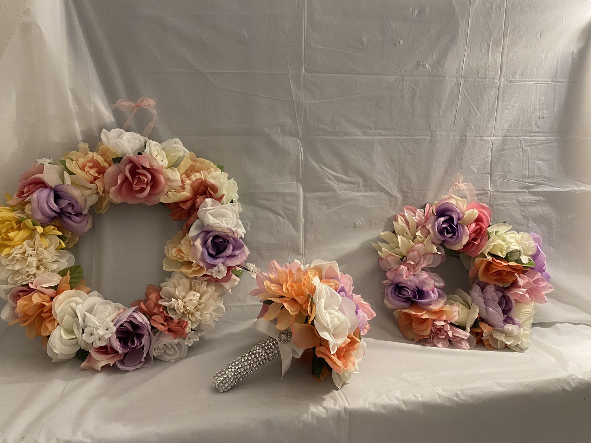 Wedding Wreaths And Bouquet 