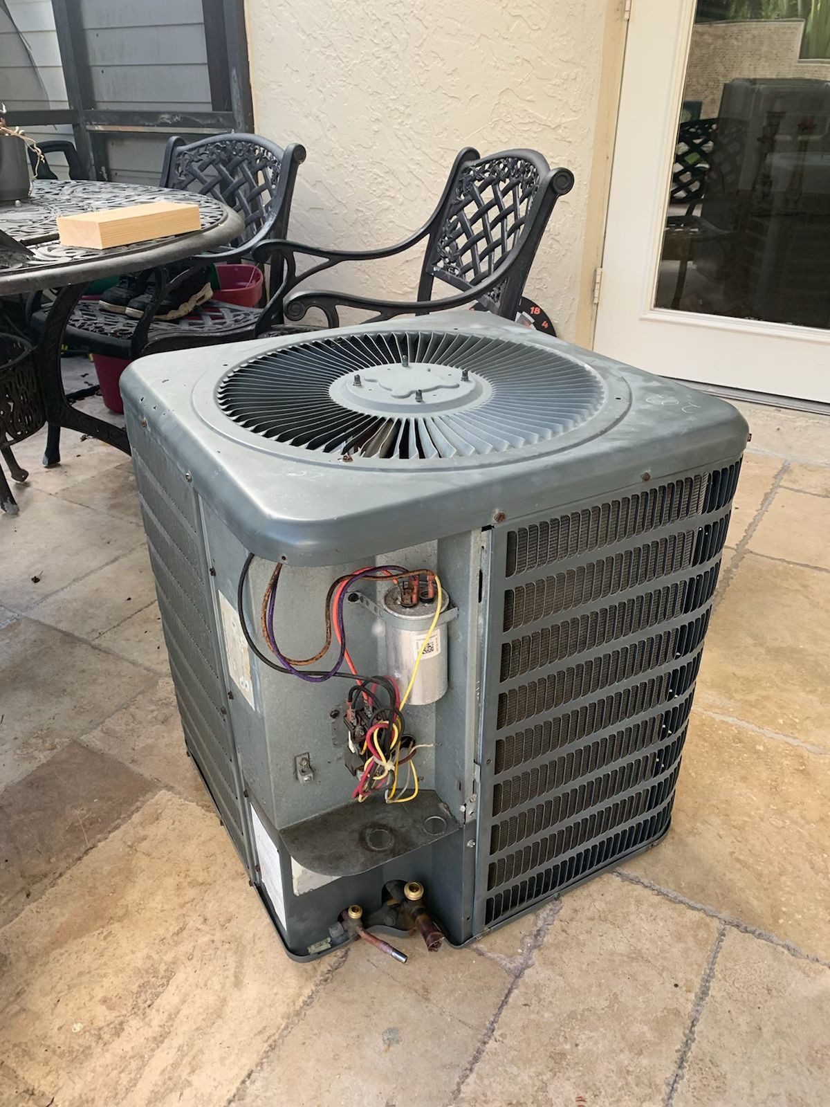 Goodman 2.5 Ton Outside AC Unit Has Freon And Its Working