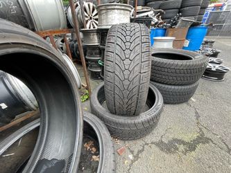 295/30ZR26 Lionhart 295/30/26 pair of matching 2 tires in great condition 150$ each tire plus tax . Mount available but not included.  Wheel alignment