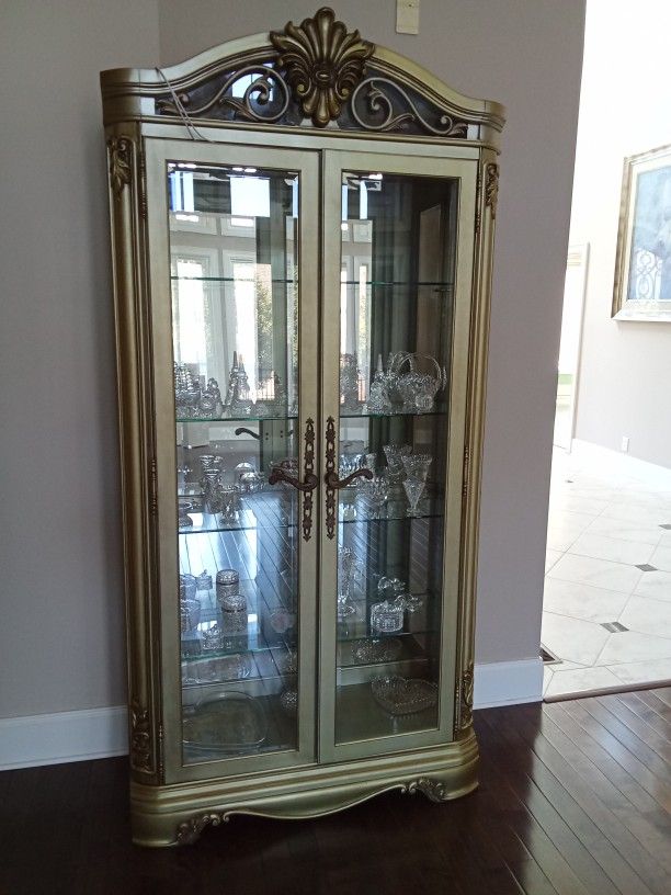 Thomasville Curio Cabinet