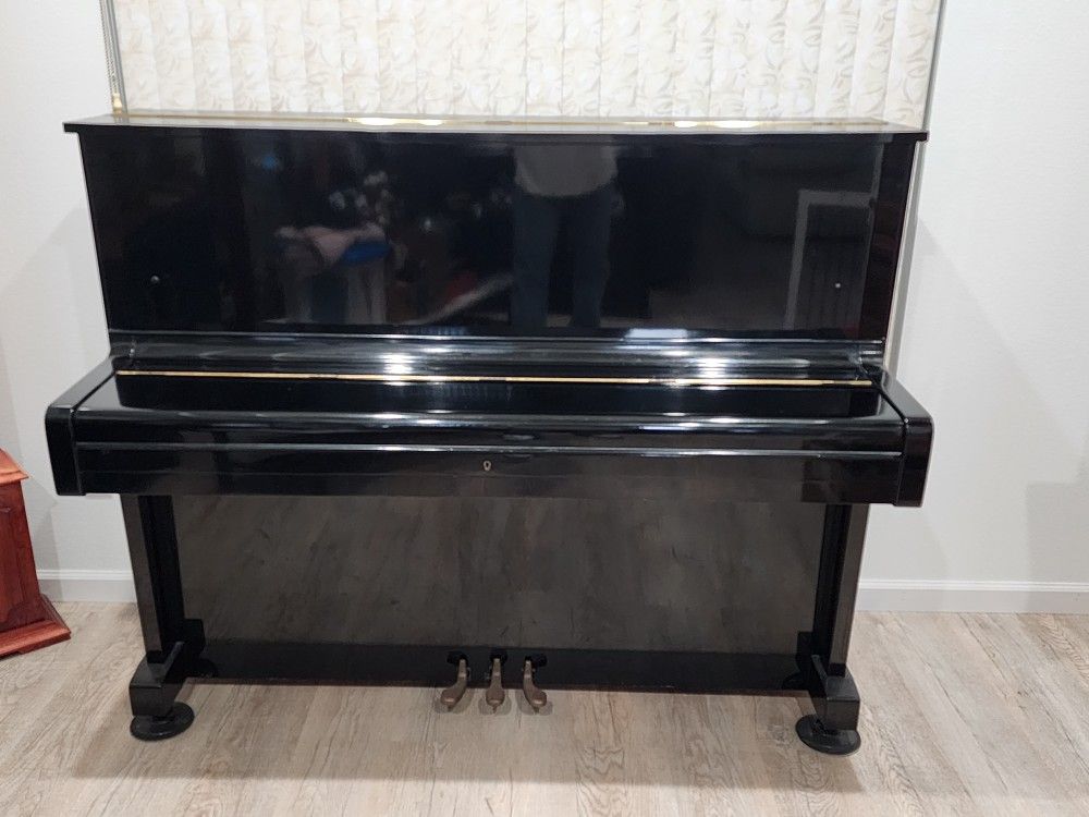 Black Piano 