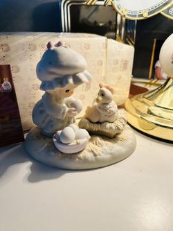 1988 Precious Moments "Eggspecially For You" 520667 - MIB