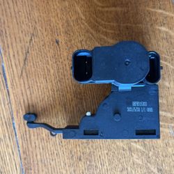 2001 Thru 2006 Chev Tahoe Door Lock Actuator For 2001-2006