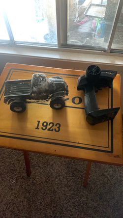 Axial scx24 brushless rc truck crawler