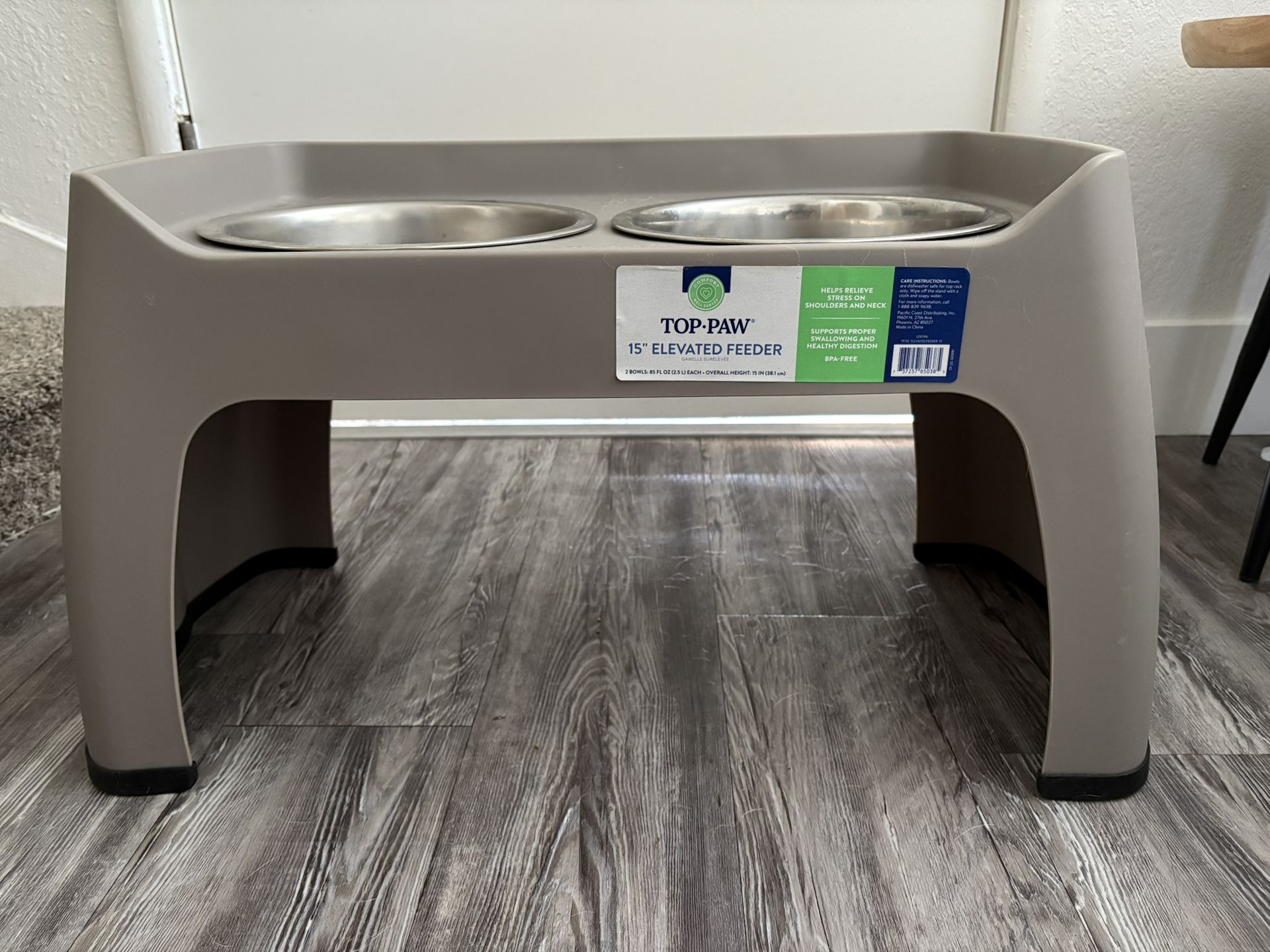 Elevated Dog Feeder