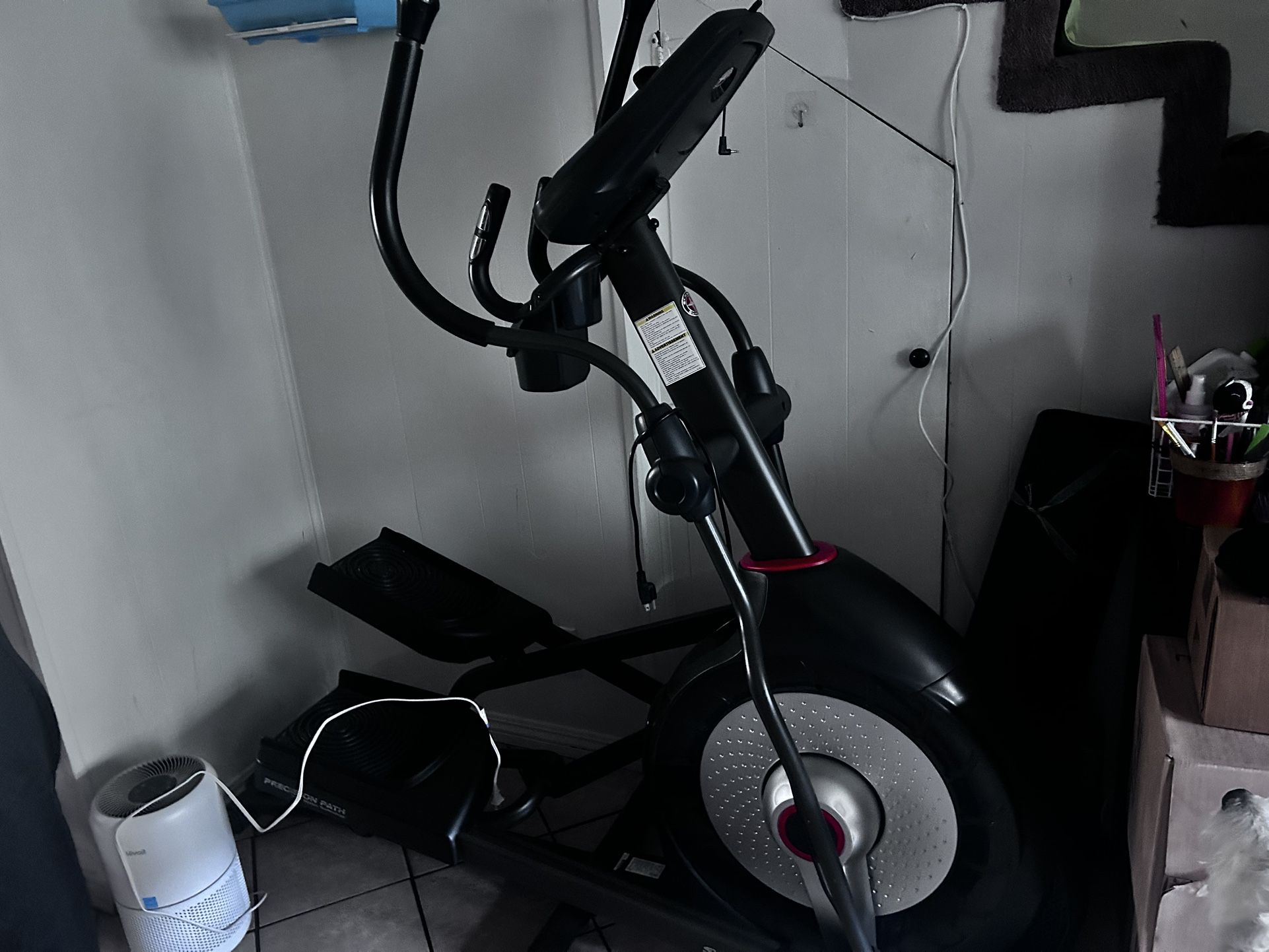 Workout Machine Shwinn 470 Elliptical Machine