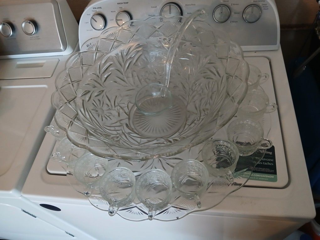 GLASS PUNCH BOWL AND TRAY