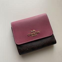Coach small trifold Wallet in signature Canvas