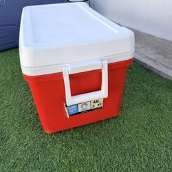 Igloo 48 QT Laguna Hard Sided Ice Chest Cooler, Red