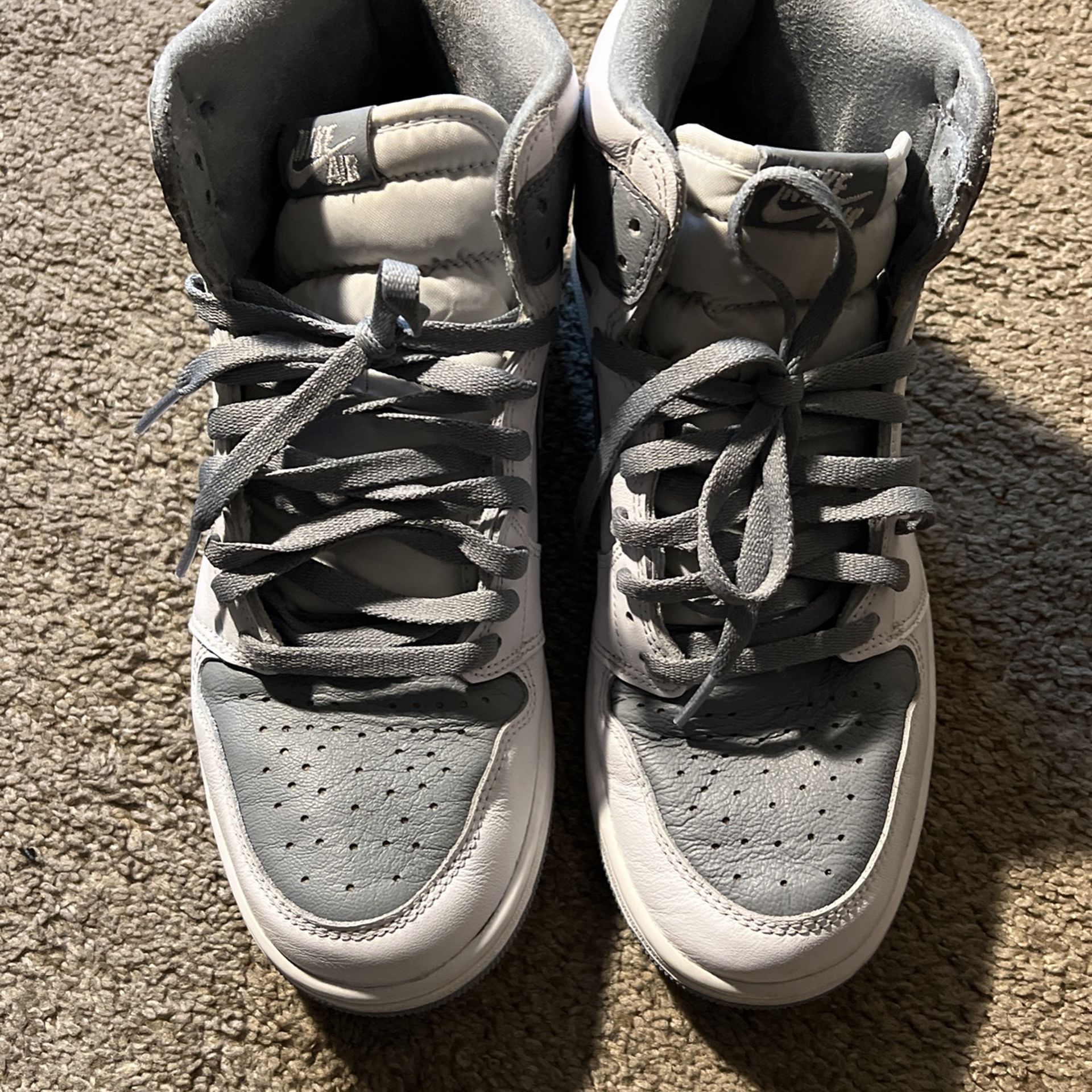 Air Jordan 1 Grey And White 
