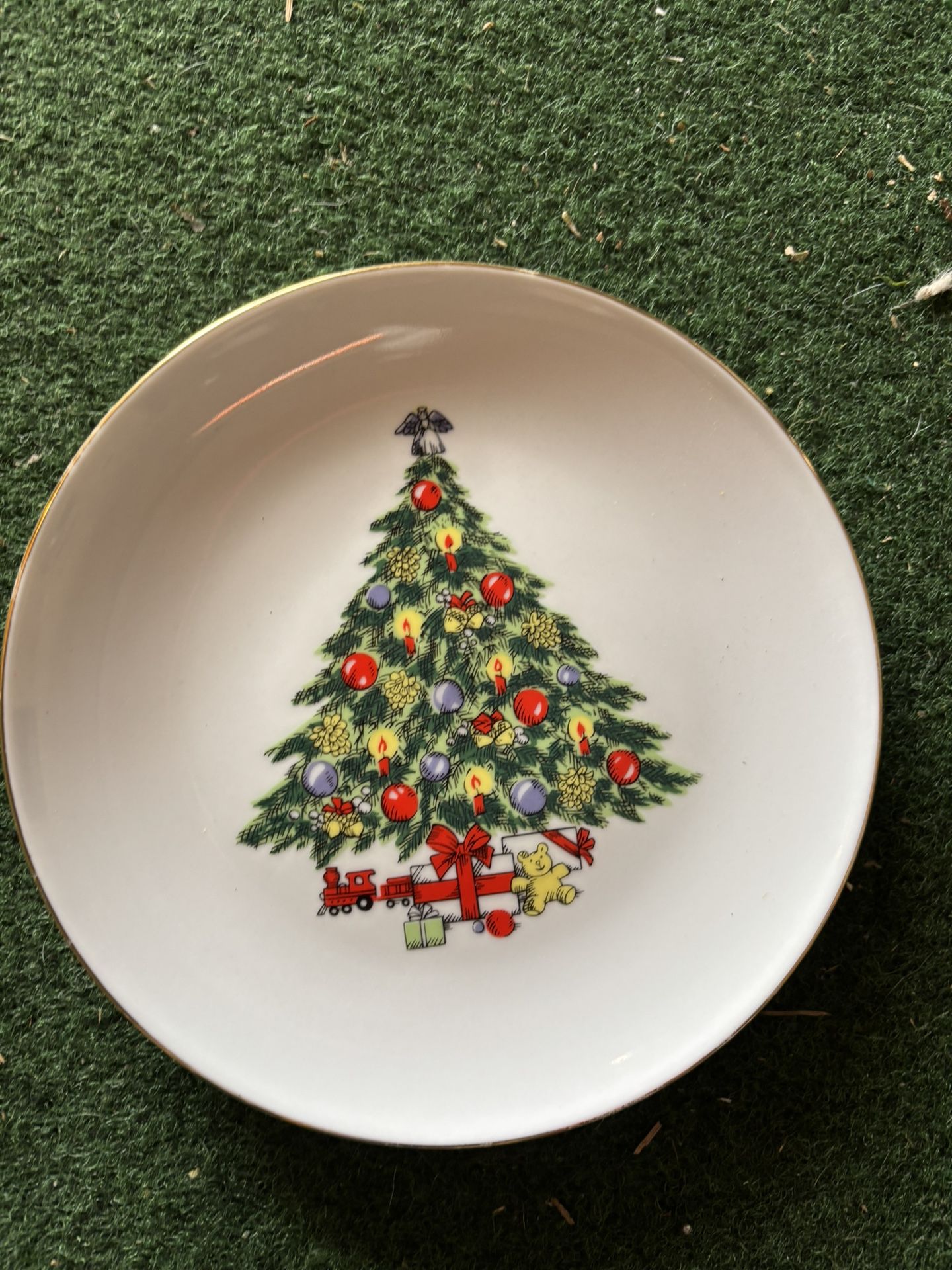 Christmas Plates And Cups