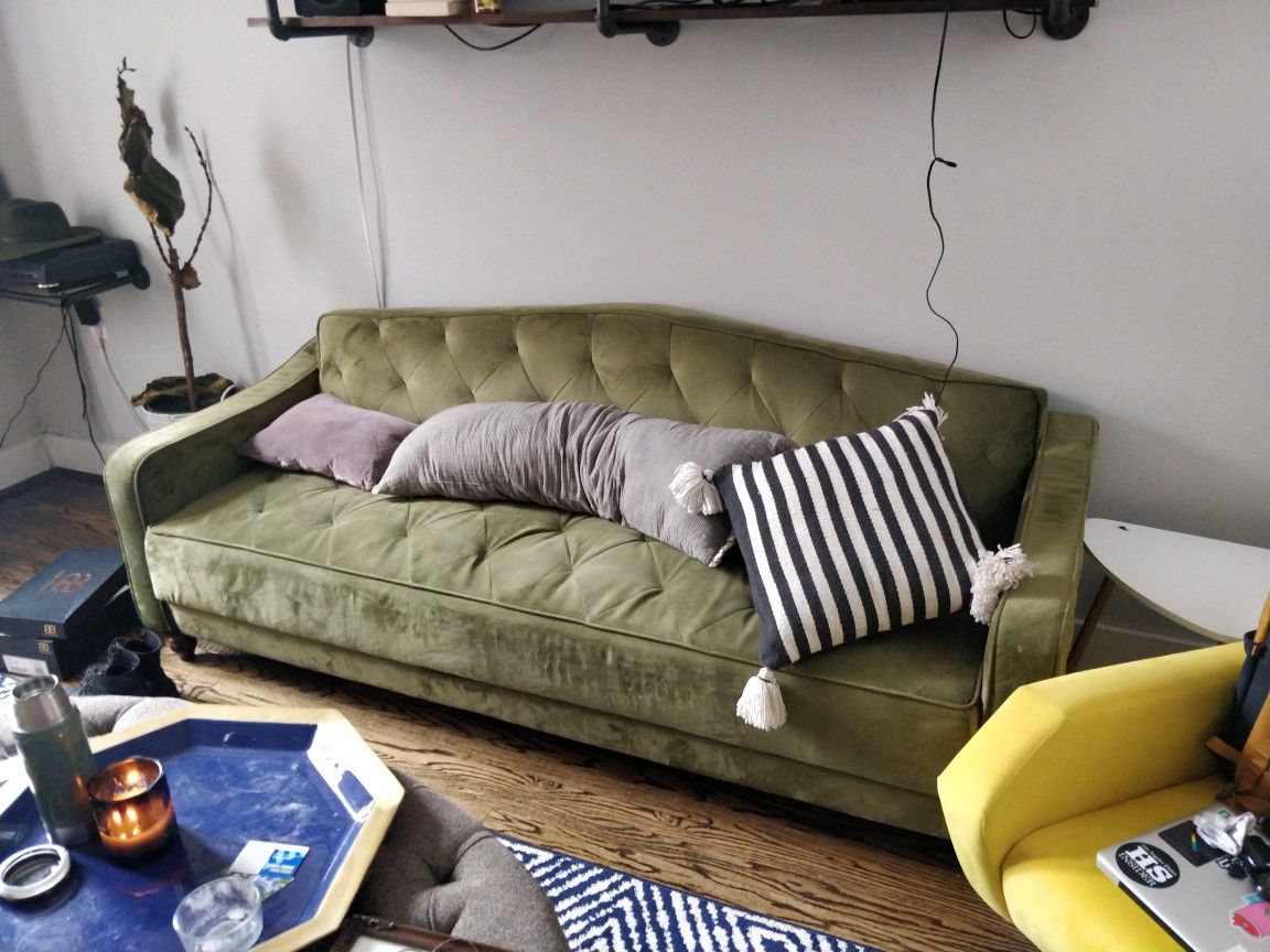 Cozy green couch/futon combo