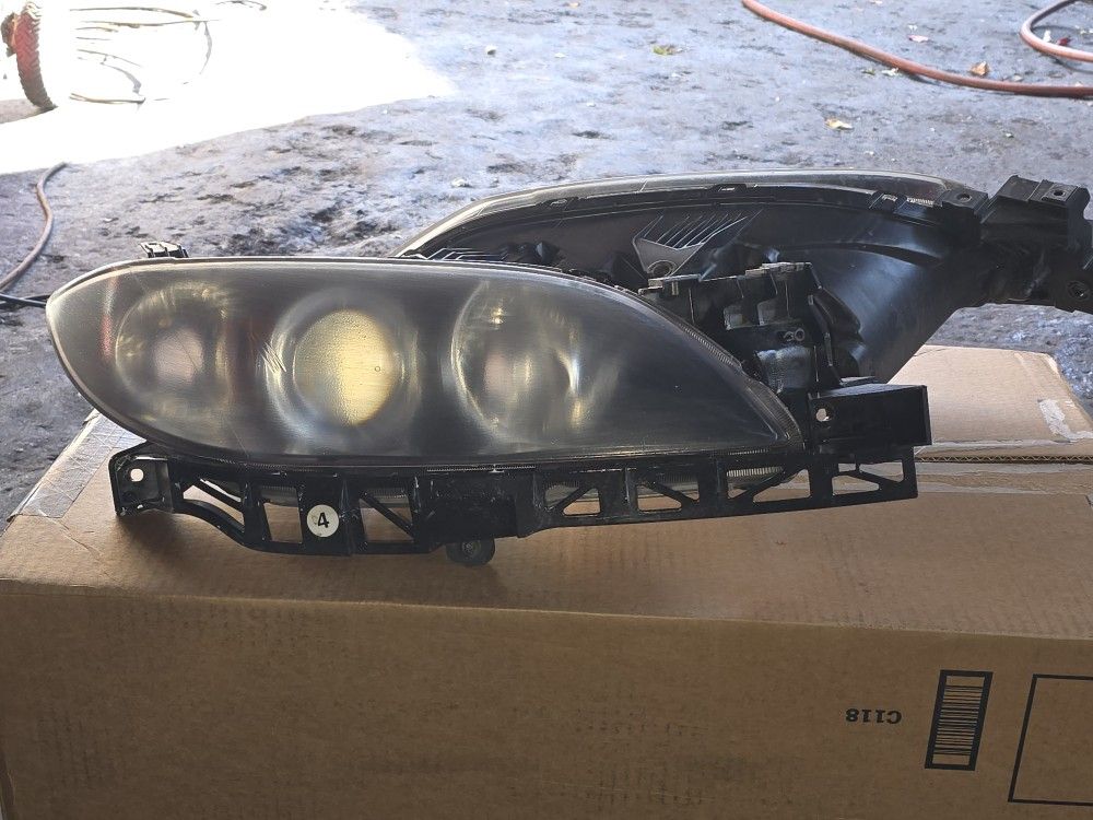 04-09 Mazda 3 Headlights 
