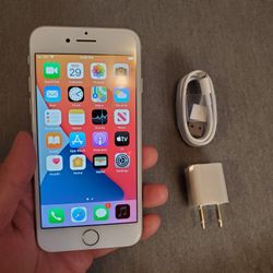 iPhone 7 - UNLOCKED - Like New  