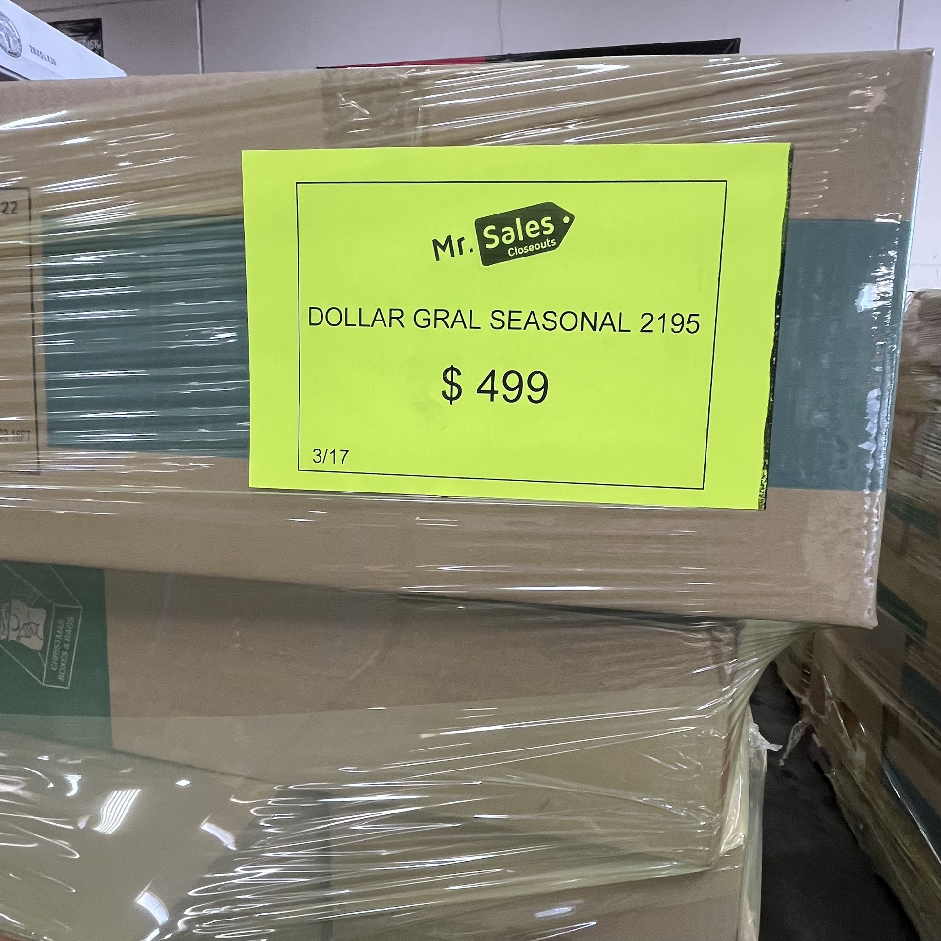 Dollar General Seasonal Pallet (Christmas) 