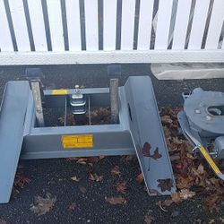 5th wheel trailer hitch