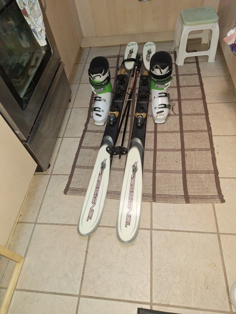 178cm Rossignol Powder Skis Boots 29.5 Poles