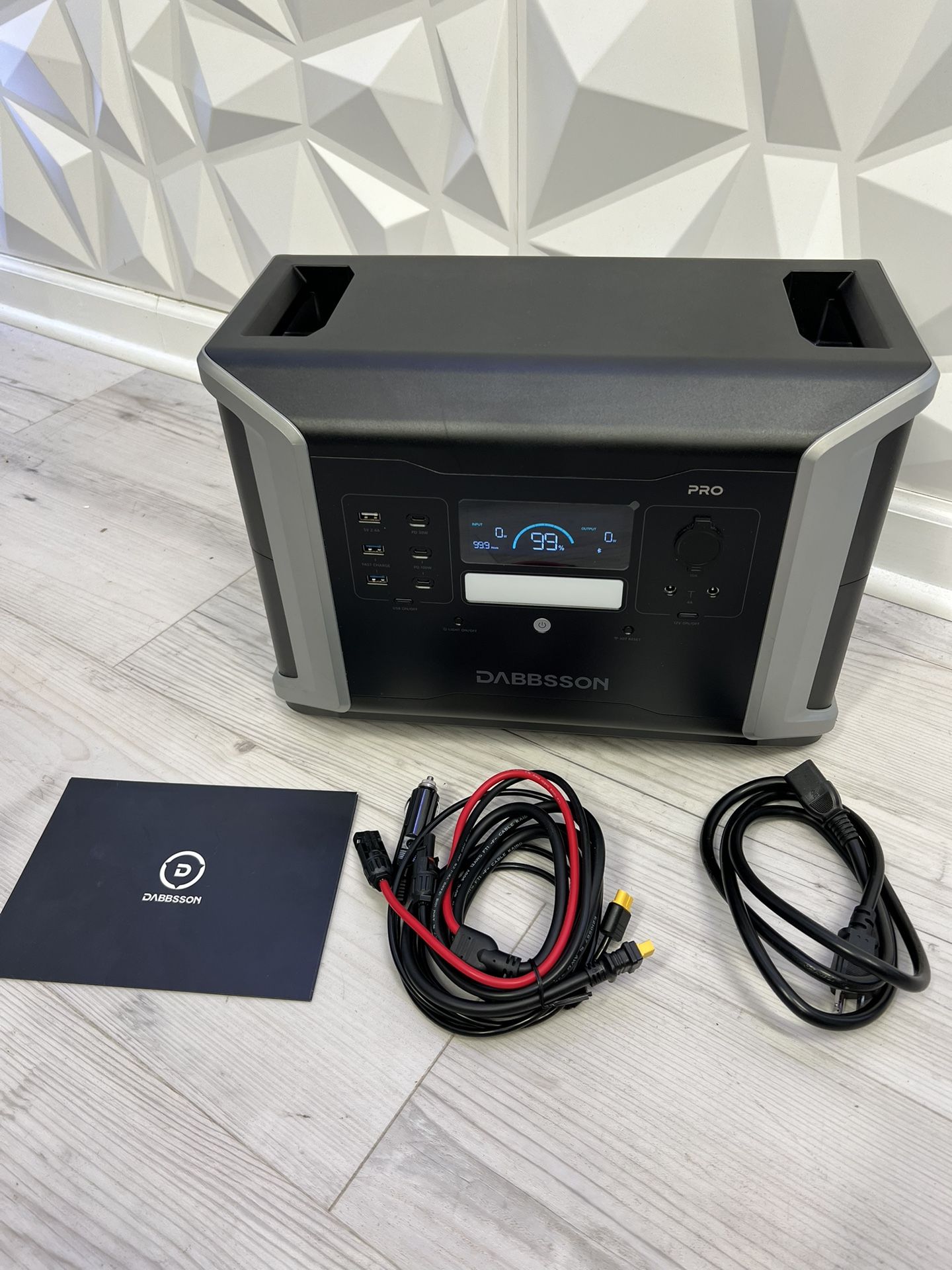 Dabbsson DBS 2100 Pro Battery Generator 