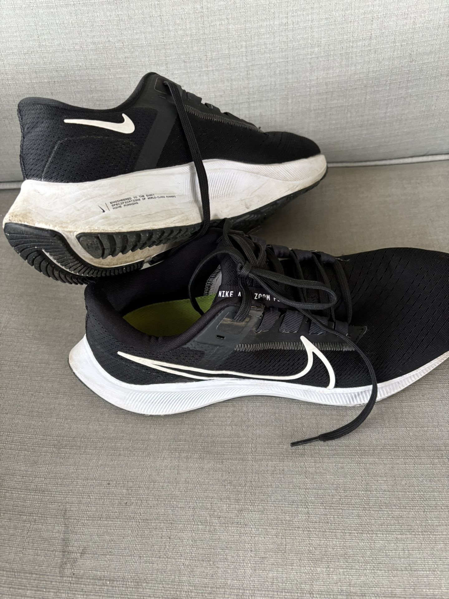 Men’s Nike Sneakers - Size 9