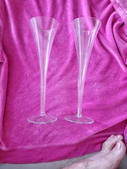 2 champagne Flute glasses