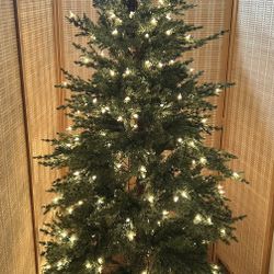 6.5 Pre-lit Christmas tree