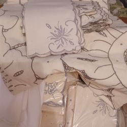 Vintage  tablecloth  Please  Read  Below