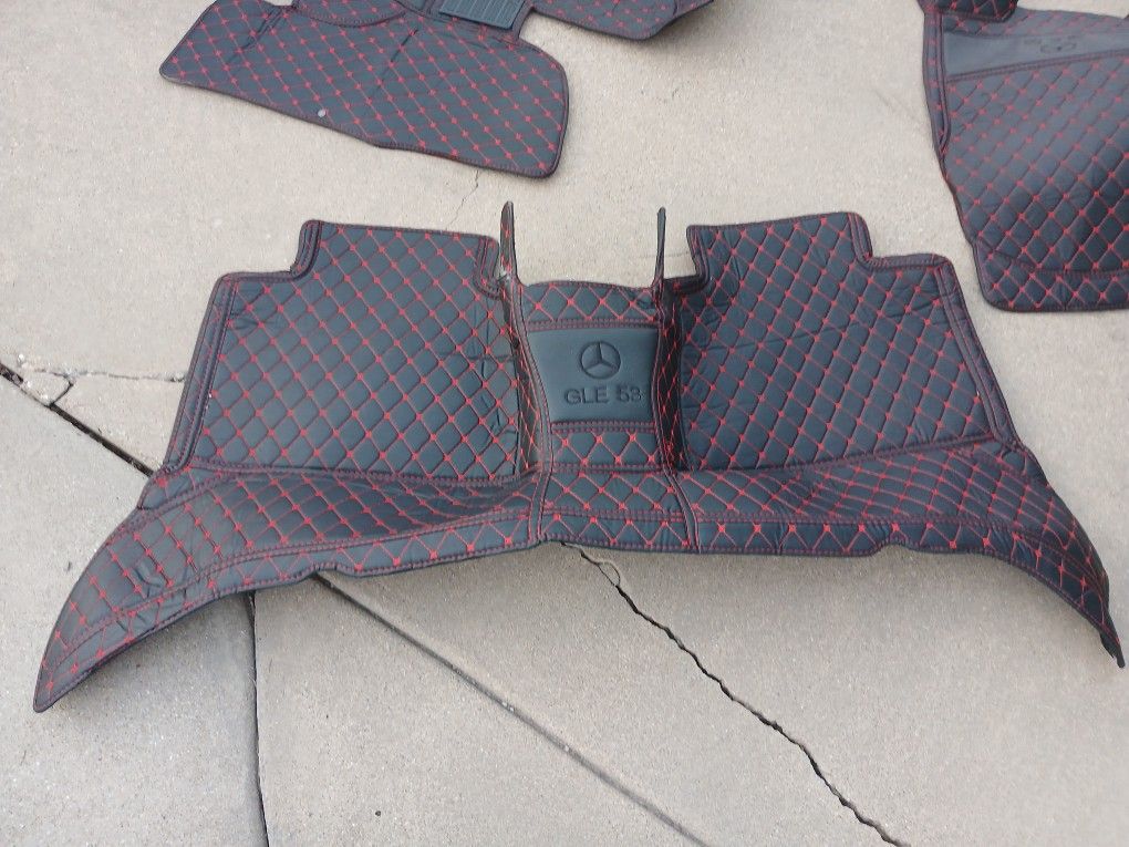2022 GLC 300 FLOOR LINERS