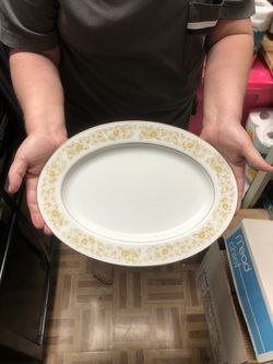 9 piece china dish set with serving dishes