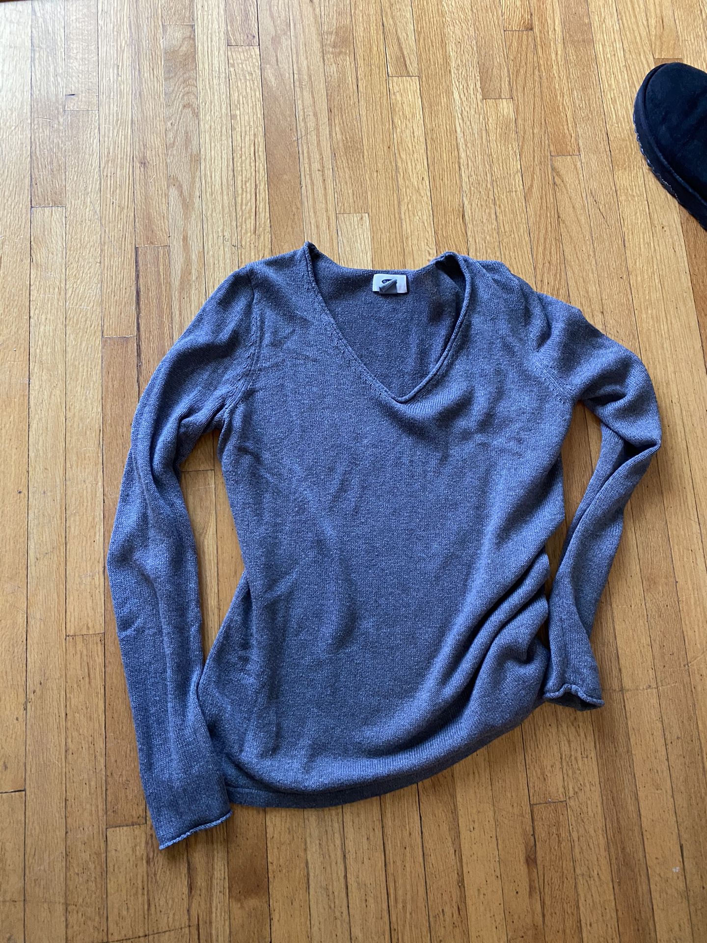 Random women’s clothing, size small and xs