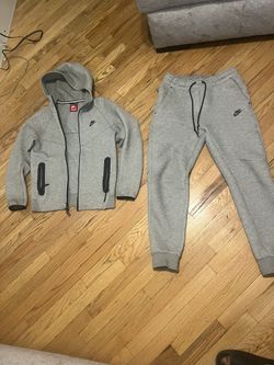 Grey Nike Tech Size M