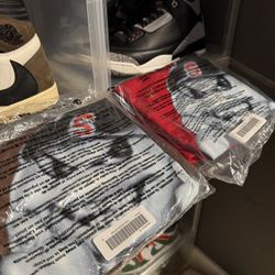 Supreme Snowman Tee/ Supreme Old English Beanie 