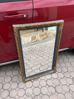 Wall Hanging Mirror 34”1/2W X 37”H In Good Condition $25 Firm On Price