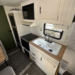 26’ Travel Trailer