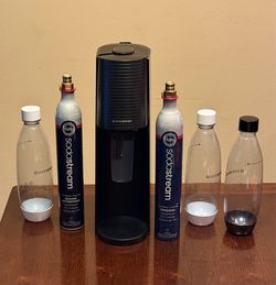 Sodastream TERRA + 2x CO2 Cylinders + 3x SodaStream 1L Bottles