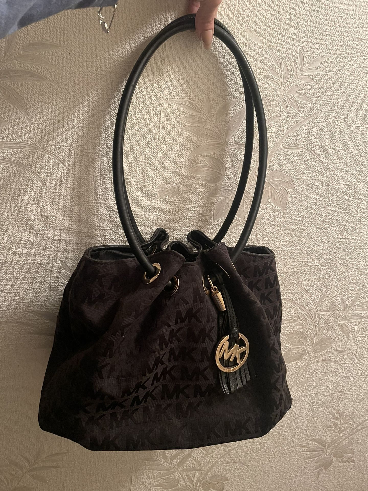 New Michael Kors purse in perfect condition