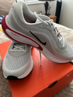 Nike Tennis Shoes