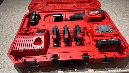 Milwaukee Short Throw Press Tool