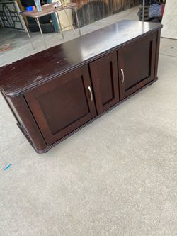 Entertainment center TV stand