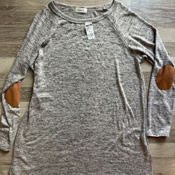 Women’s Knit Grey Top- NEW! (Size L)