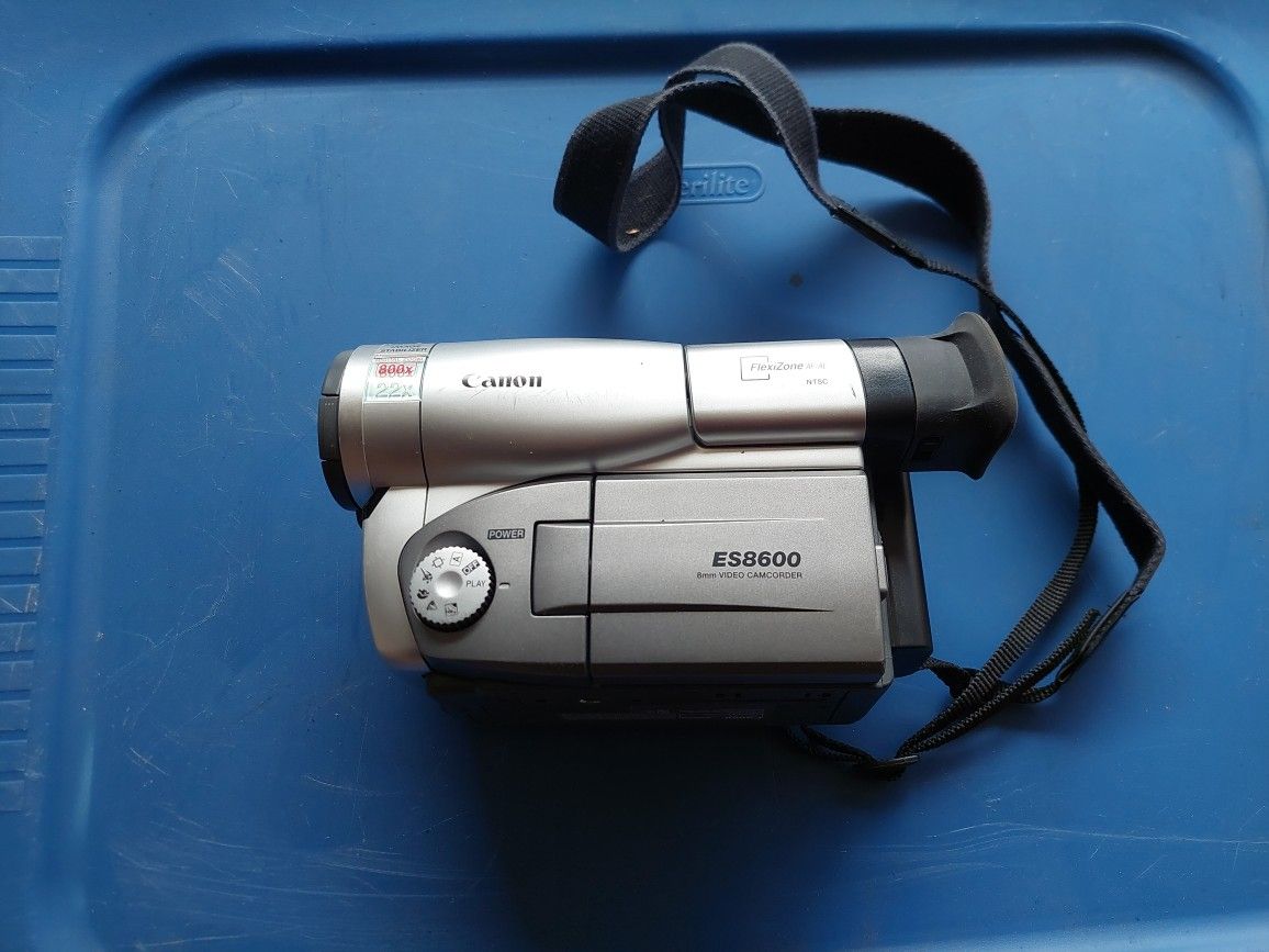 CANON ES8600 8mm Hi8 Video Camcorder - Untested