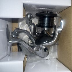 Shimano Stradic 2500 HG L Spinning Reel New In Box! 