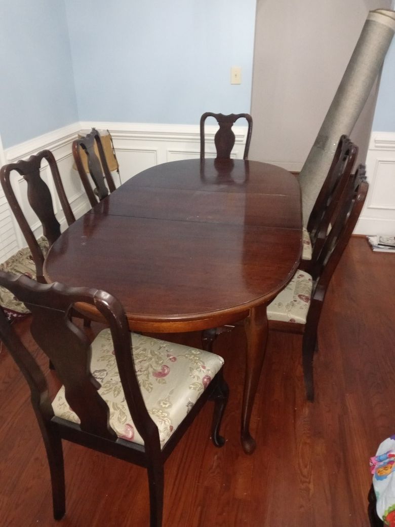 Dinner room table and chair set