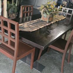 Dining Table With 4 Chairs I'm Moving Can't Take It 