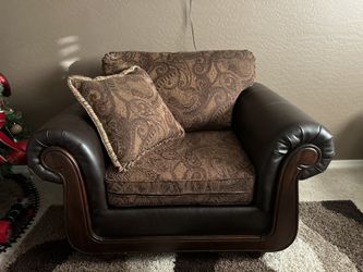 Oversized chairs & End Table