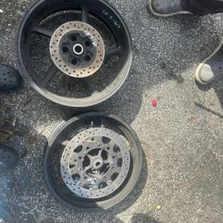 Yamaha R1 Wheels, 2004 to 2006 also have 2009 14 a white set