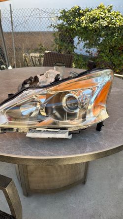 2015 Nissan Altima headlights